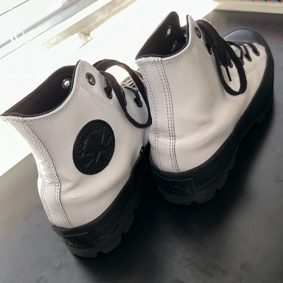 Converse - LIKE NEW - Picture 2 of 7